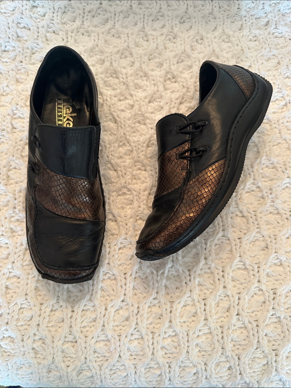 RIEKER Women’s Black Metallic Brown Textured Leather Slip-On Loafers Sz 8 Comfy